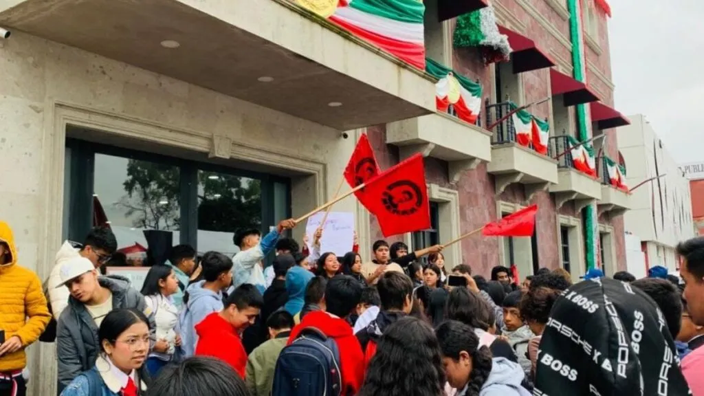 Federación Nacional de Estudiantes Revolucionarios anuncia movilización a Palacio Nacional