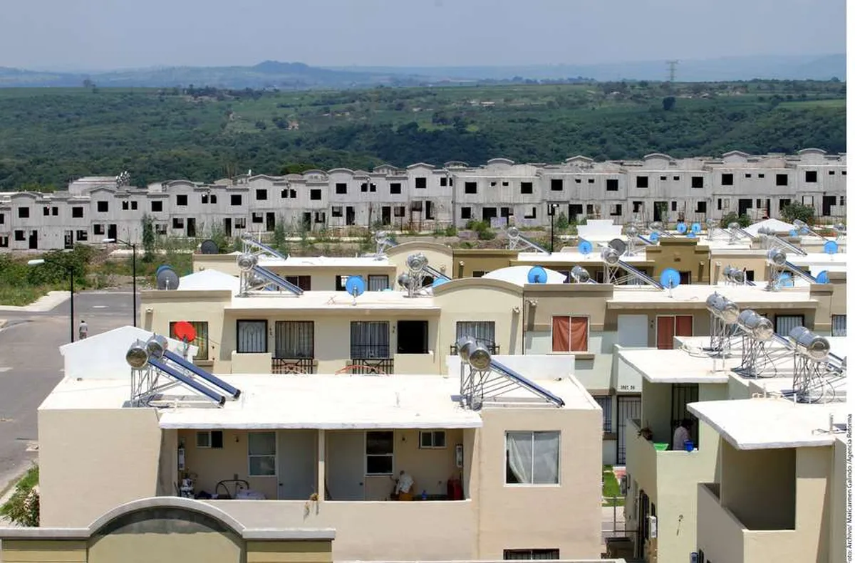 Vecinos de Zumpango exigen desazolve de drenaje ante riesgo sanitario