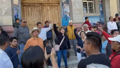 Vecinos de Capulhuac toman el palacio municipal, exigen renuncia de la alcaldesa