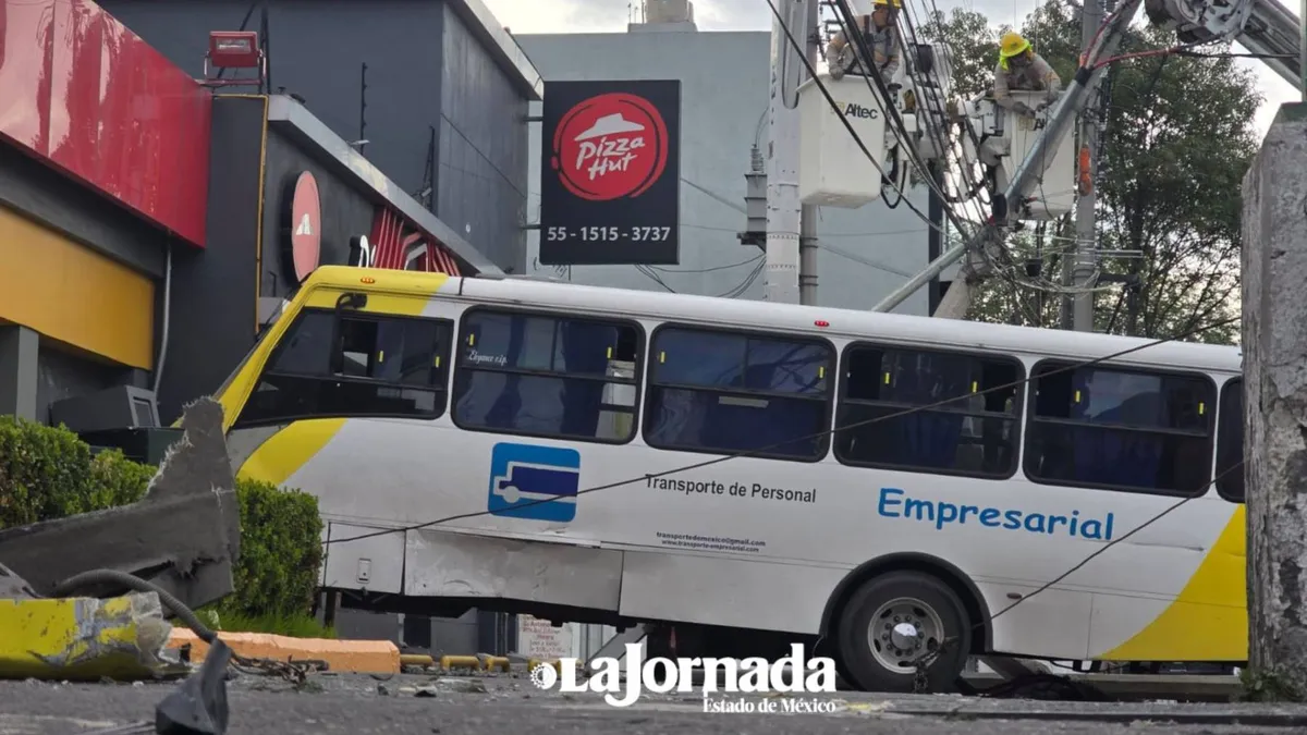 Toluca: Cerrado Morelos e Isidro Fabela por choque de autobús, 38 lesionados