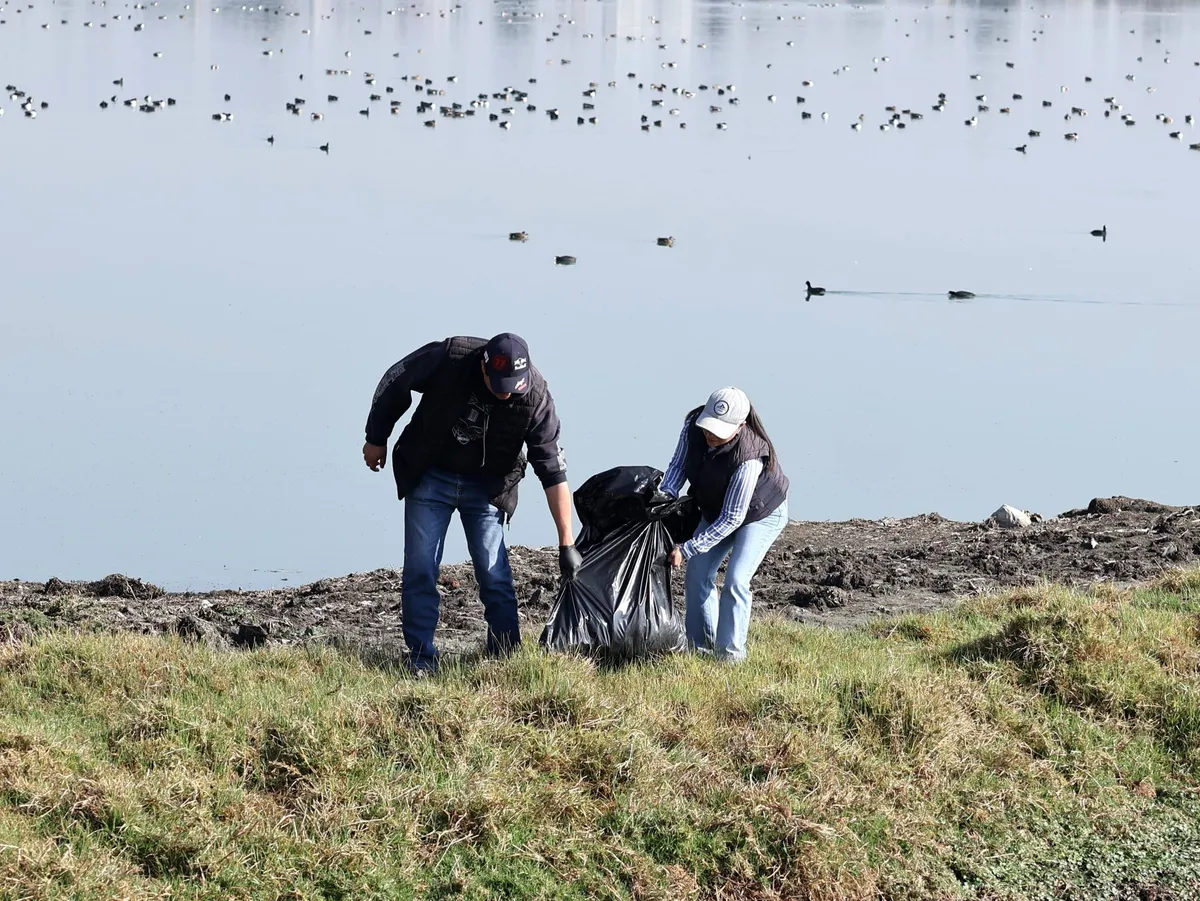 Más de 500 personas limpian bordo en San Pablo Autopan
