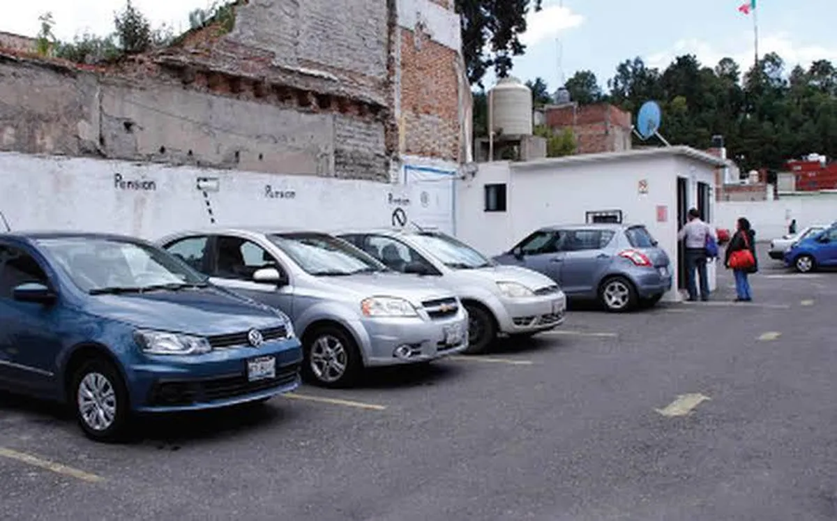 Toluca autorizará uso de predios como estacionamientos