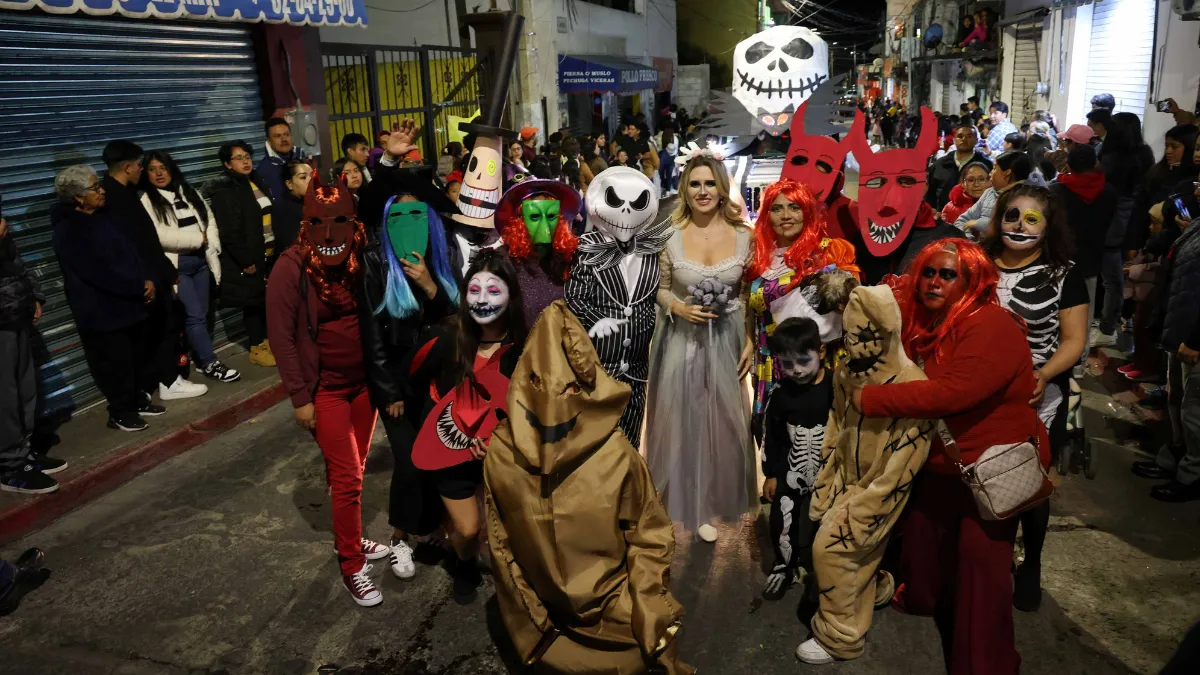 Huixquilucan celebra con gran éxito carrera y desfile de catrinas 2025