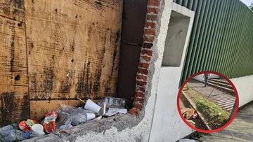 Vecinos señalan falta de limpieza en banquetas de gimnasios de la UAEMéx