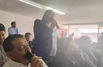 Habitantes de Mina México exigen a la Junta de Caminos reparar la libre Toluca-Atlacomulco