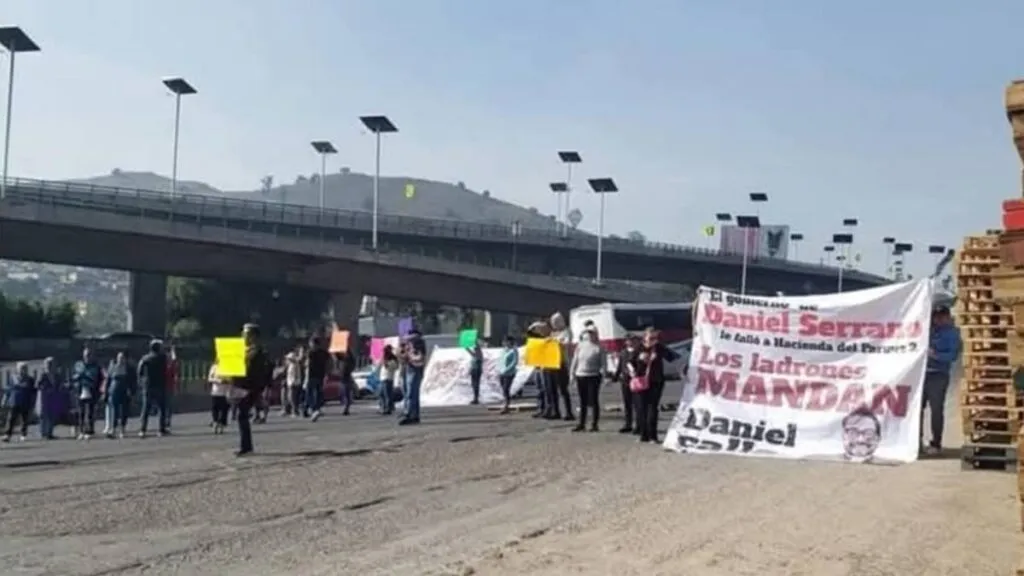 Izcalli acuerda mesa de diálogo con vecinos por licencias de construcción