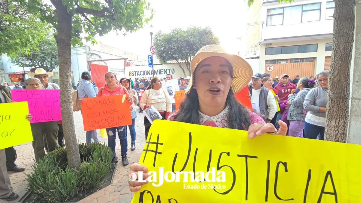 Protestan por libertad de funcionario de TRIJAEM detenido por desvío de 32 mdp