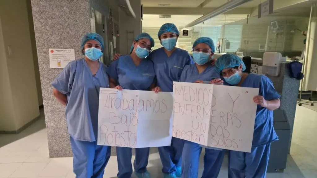 Trabajadores del Hospital de Zumpango protestan por prestaciones pendientes