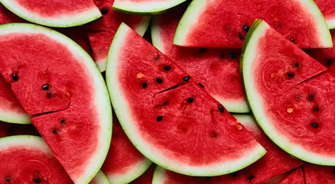 ¿Mucho calor? Estos alimentos te rehidratan igual que el agua, según la ciencia