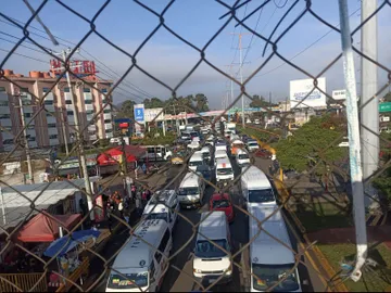 Tráfico paraliza la México-Texcoco por cierre de carriles