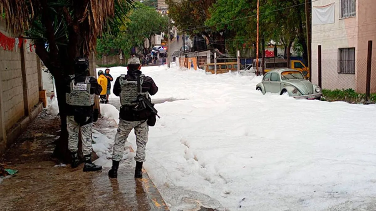 Se desborda presa Los Cuartos en Naucalpan