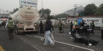 Carambola en la México-Pachuca deja un motociclista muerto y 16 lesionados