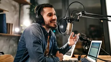 Metepec: jóvenes prefieren escuchar podcasts, pero la radio sigue siendo una opción vigente