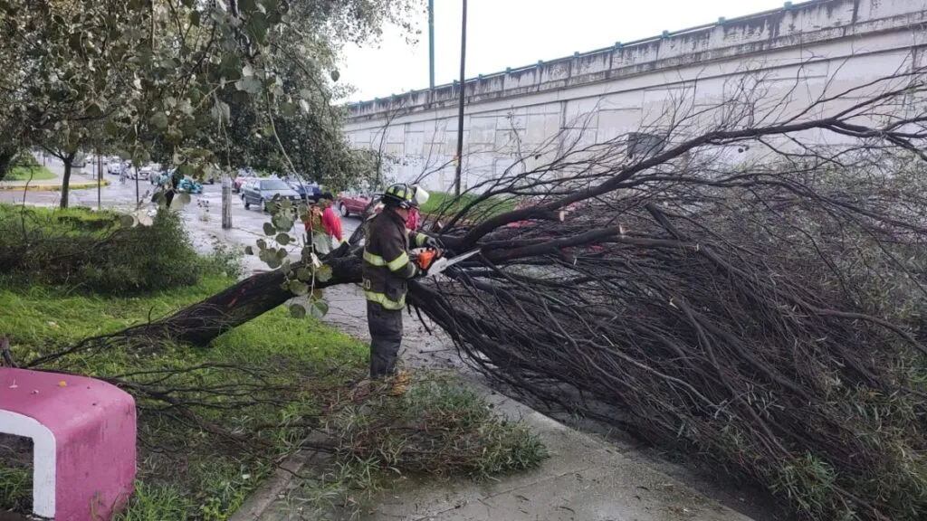 Toluca continúa atendiendo encharcamientos, inundaciones y afluentes de ríos