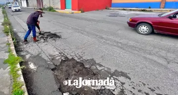 Toluca: Baches en calles, un problema que se volvió una fuente de ingresos