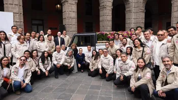 Sheinbaum durante la presentación del Olinia de carga, nuevo vehículo eléctrico mexicano para transporte de mercancías.
