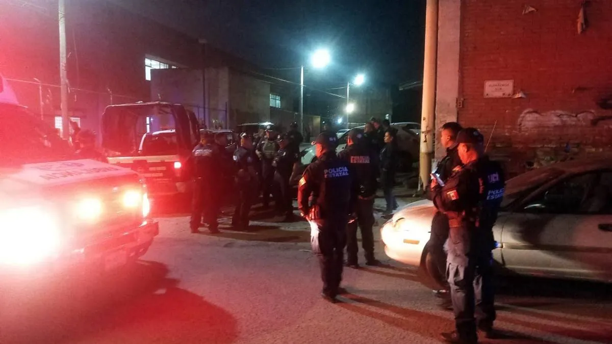 Se enfrentan policías con ladrones de auto en Ecatepec; hay un fallecido
