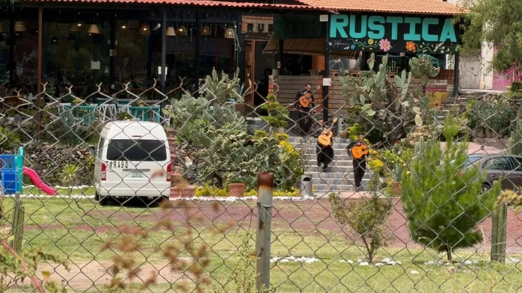 Activistas exigen intervención para frenar operación de La Rústica pese a clausura en Teotihuacán