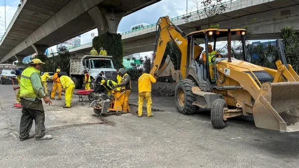 Con bacheo profundo y corrección de drenaje, Junta de Caminos del Edomex rehabilita puntos críticos de Periférico Norte