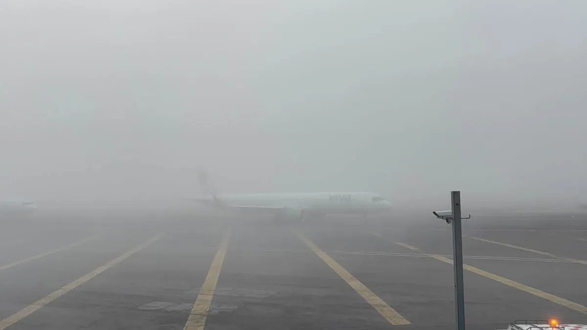 Suspenden aterrizajes y despegues por neblina en el AICM