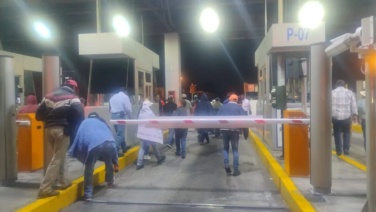 Campesinos se retiran tras ocho horas de bloqueo en la México-Pirámides