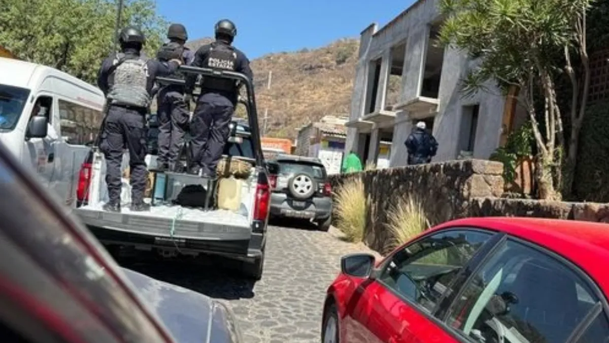 En el lugar se aseguraron 75 kilogramos de marihuana distribuidos en costales, paquetes y bolsas.