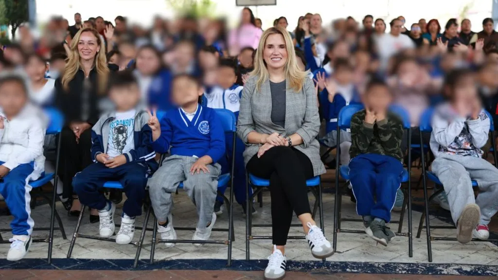 Huixquilucan continúa mejorando la visión de estudiantes con lentes gratuitos