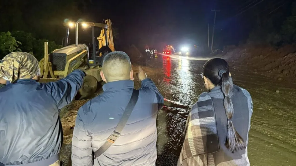 Autoridades reabren circulación luego de deslave en la Tenancingo-Tenango