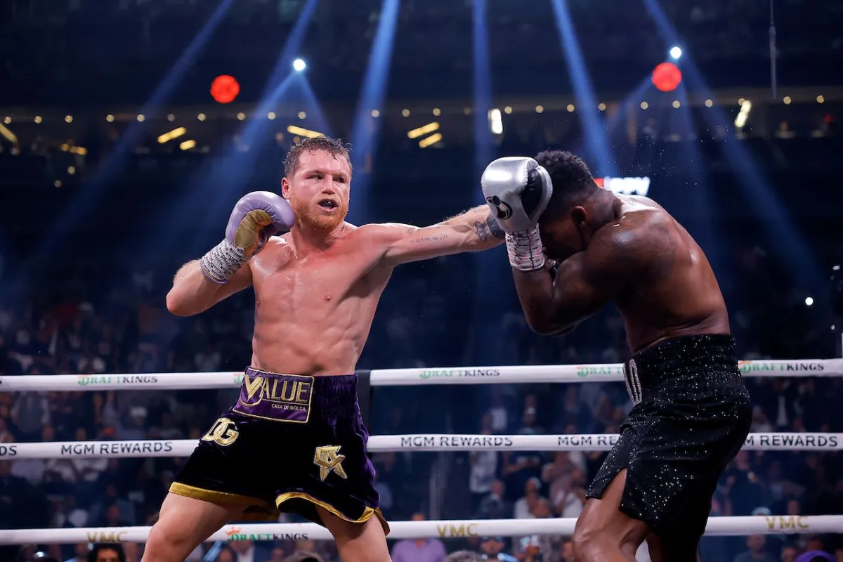 Foto de Saúl 'Canelo' Álvarez, quien derrotó por decisión unánime a Jermell.