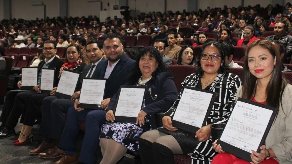 SMSEM entrega dictámenes a 233 docentes de programas de estímulos junto a SECTI