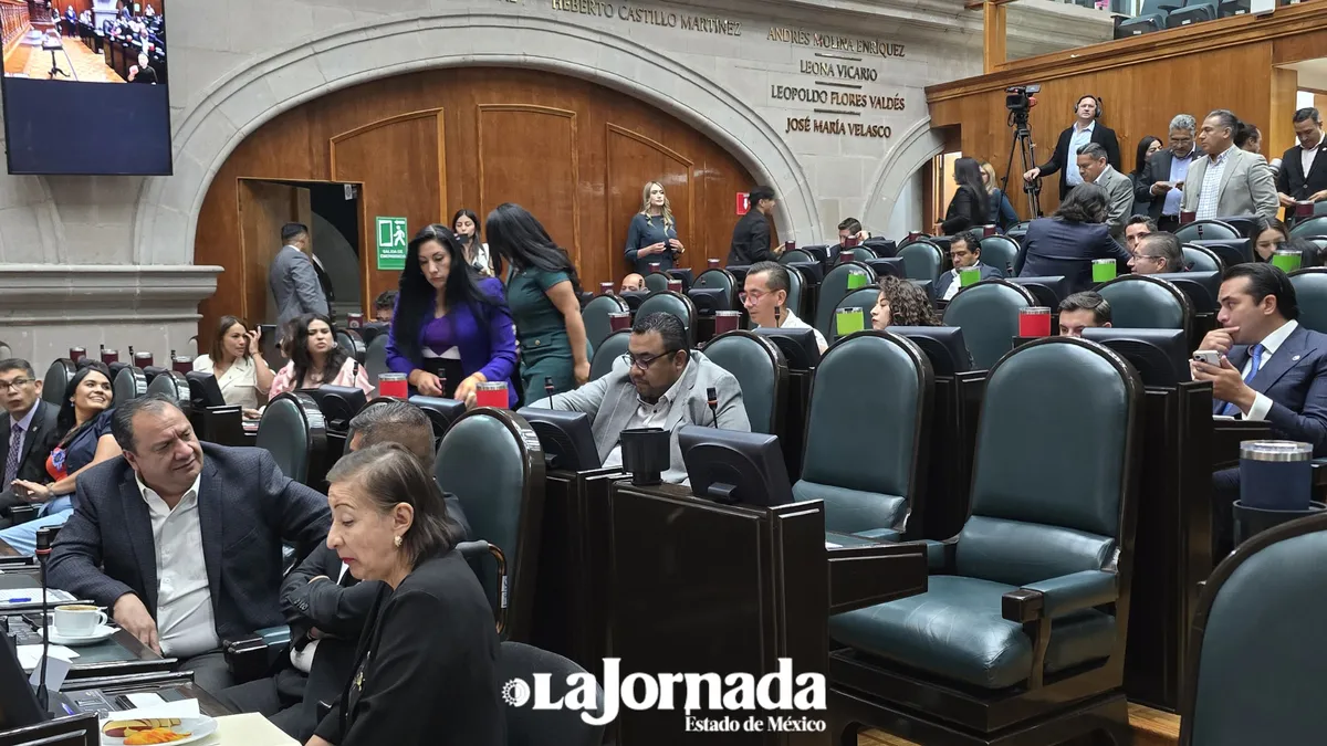 Plantea Morena regular salidas al extranjero de alcaldesas y alcaldes