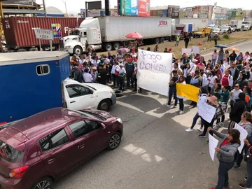 Colapsa la Texcoco-Lechería por bloqueo de maestros