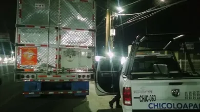 La madruga de hoy, elementos de la Secretaría de Seguridad del Estado de México y policías municipales de Los Reyes La Paz y Chicoloapan rescataron a indocumentados debido a que el transporte en el que iban circulaba a exceso de velocidad. Foto: La Jornada