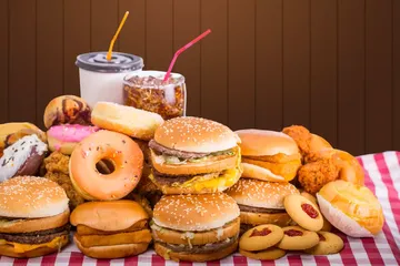 Universitarios califican como “absurdo” prohibir alimentos procesados