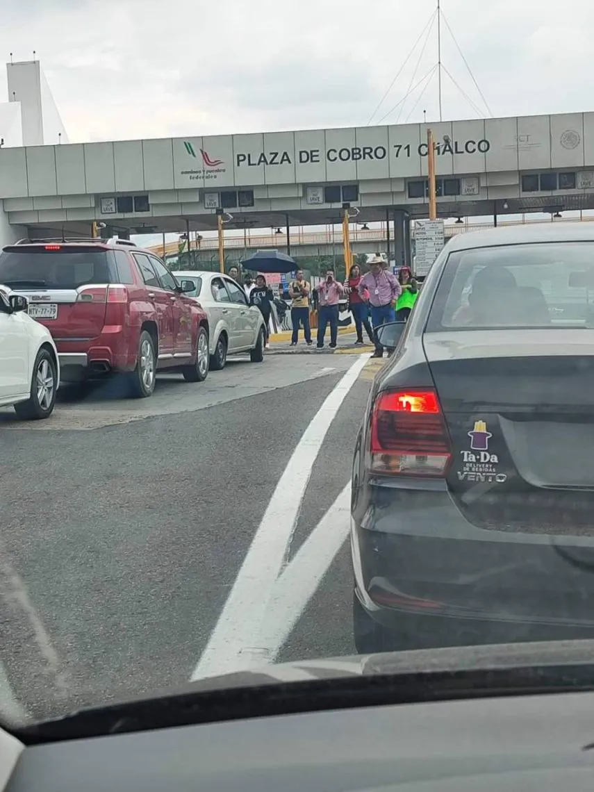 Bloqueo de maestros en Edomex continúa; tráfico de varios kilómetros