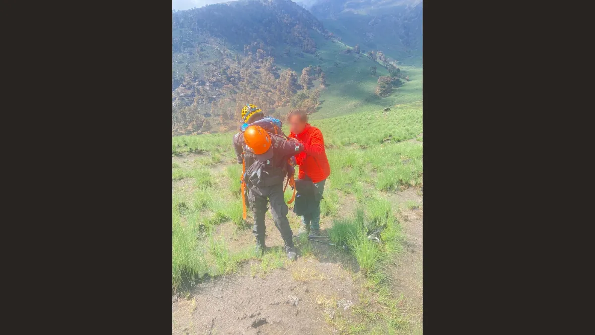 Edomex: Policía de Alta Montaña rescata a persona extraviada