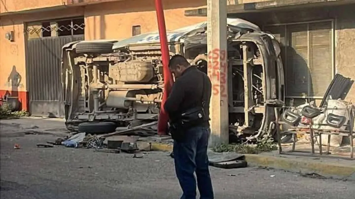 [FOTOS] Volcadura de combi deja dos muertos y nueve lesionados en Los Reyes La Paz