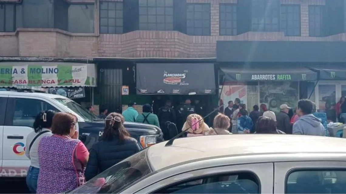 Pareja es baleada frente a módulo de la policía estatal en Coacalco