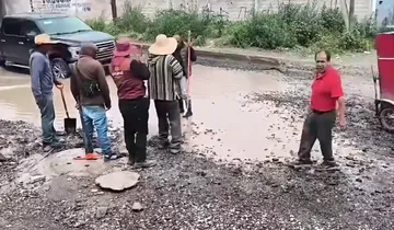 Teoloyucan atrapado entre baches y socavones: Regidora y vecinos exigen reparar calles