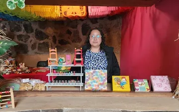 Artesanos mexiquenses ofrecen sus piezas en el Parque Ecológico Zacango