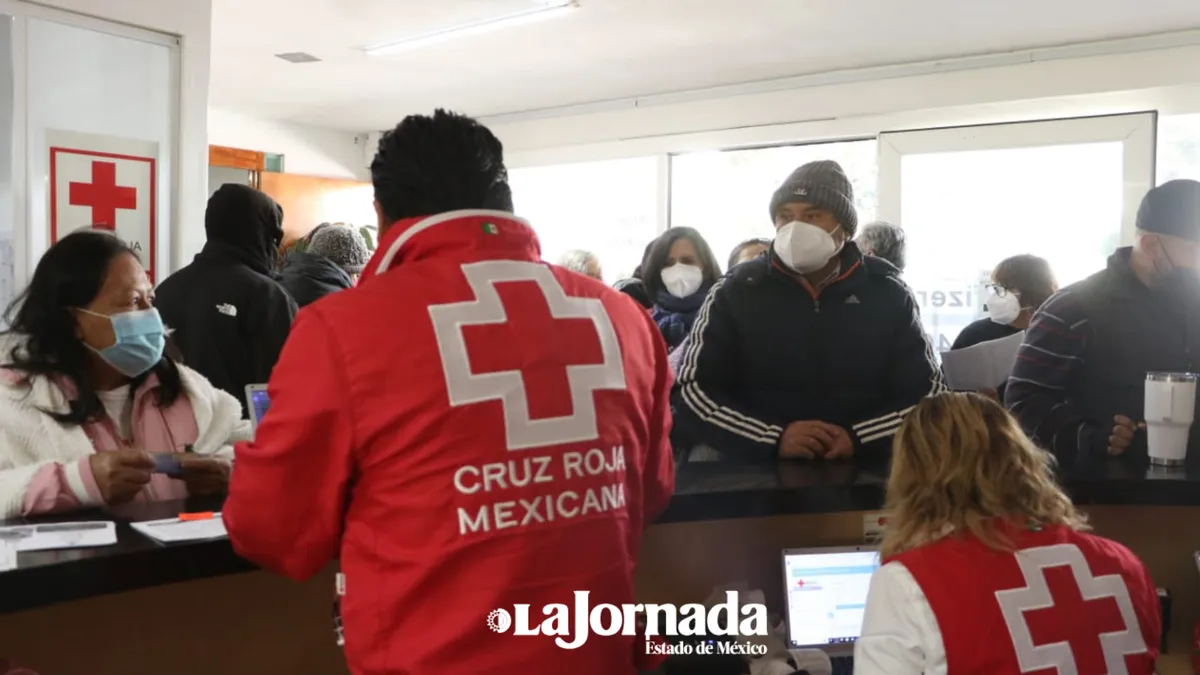 Se agotan fichas para la vacuna contra covid-19 a minutos de apertura de la Cruz Roja Toluca