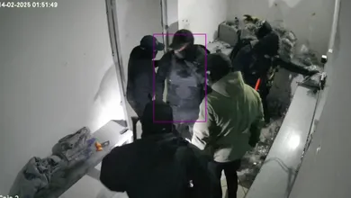 Revelan video de presuntos policías robando empresa de valores en Chimalhuacán