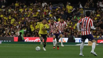 Con cierre cardiaco, América le roba el empate a Chivas en el clásico nacional