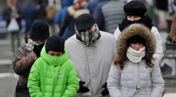 Toluca: Ciudadanos arrancan con la compra de guantes, chamarras y bufandas por el frío