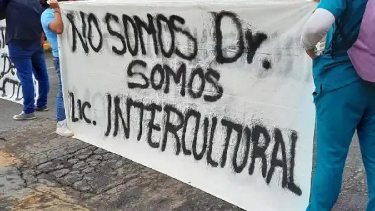 Alumnos de Universidad Intercultural de Tepetlixpa protestan por despidos
