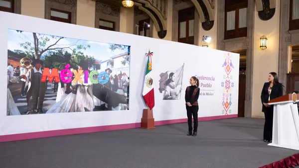 Turistas recorren destinos mexicanos tras confirmarse que México crece 6% en turismo este año.