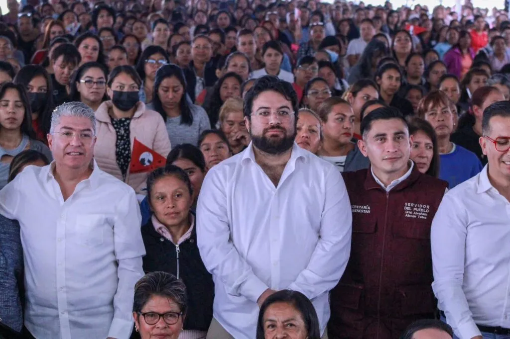 Encabeza alcalde Isaac Montoya entrega de 5 mil tarjetas del programa estatal “Mujeres con Bienestar”