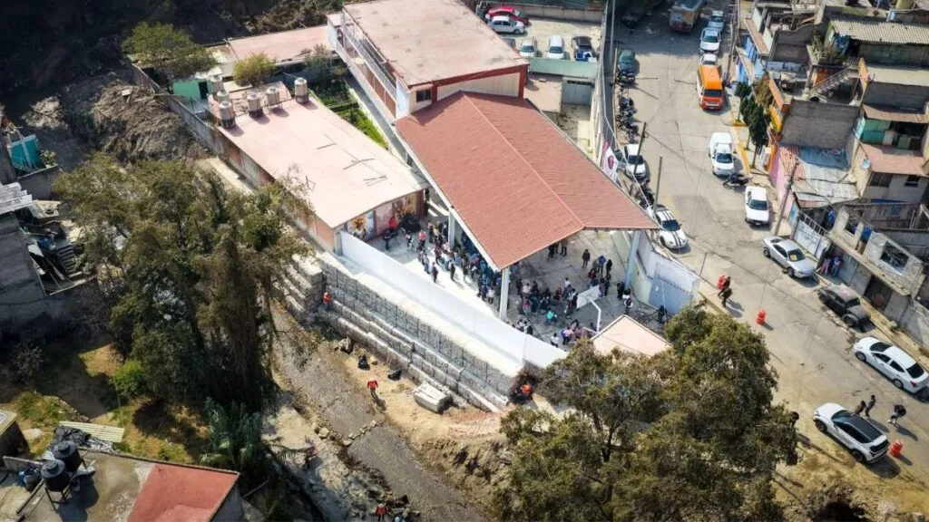 Entrega rehabilitación de secundaria Emiliano Zapata alcalde Isaac Montoya