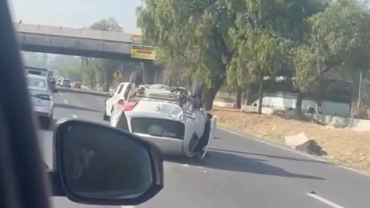 Volcadura en la México-Querétaro genera caos vial