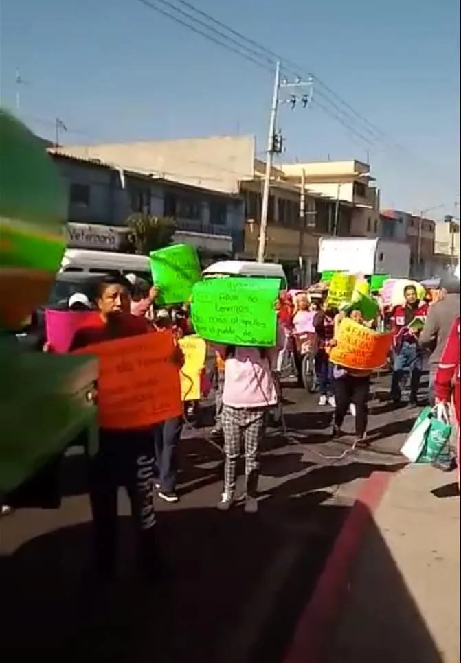 Bloqueo frente a ODAPAS Chimalhuacán provoca retraso de mexibus